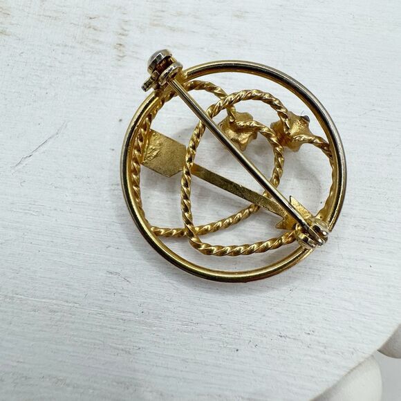 Vintage Gold Double Heart Wreath Brooch Cultured Pearl Cupids Arrow Valentines - Picture 8 of 8